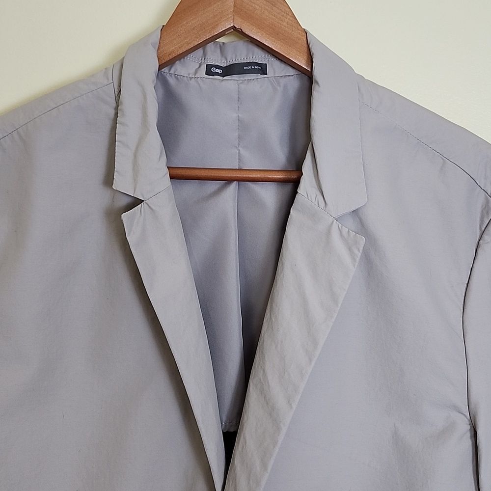 Gap Men's Beige Lightweight Button Raincoat Like Jacket, Size Extra Large (XL)